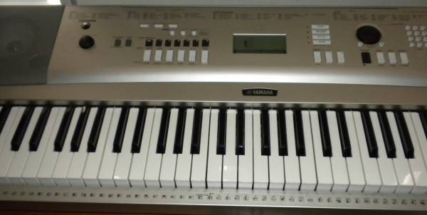 Yamaha piano keyboard