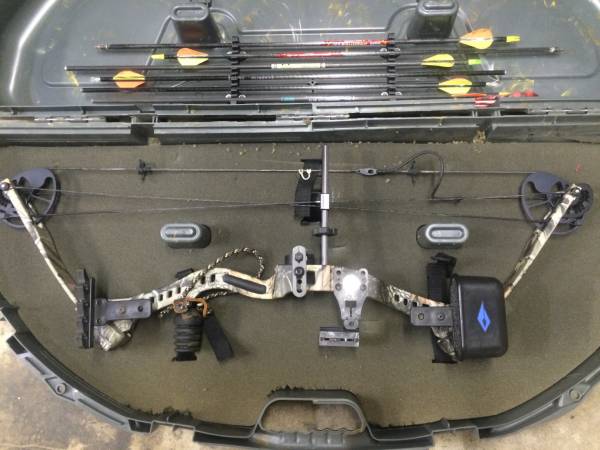 Youth Bow Diamond Hunting with case